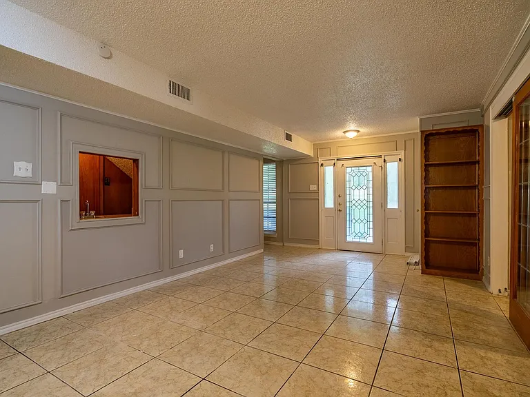 4212 Village Green Dr — Photo 14