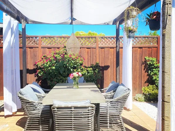 7 Greenwood Ln, Redwood City, CA 94063