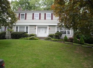 16 Marlin Ct, Westfield, NJ 07090