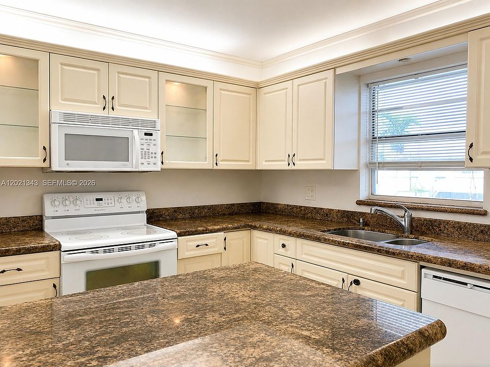 1st image of 2832 Fillmore St APT 22