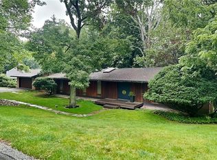 8 Newgate Rd, Pittsburgh, PA 15202