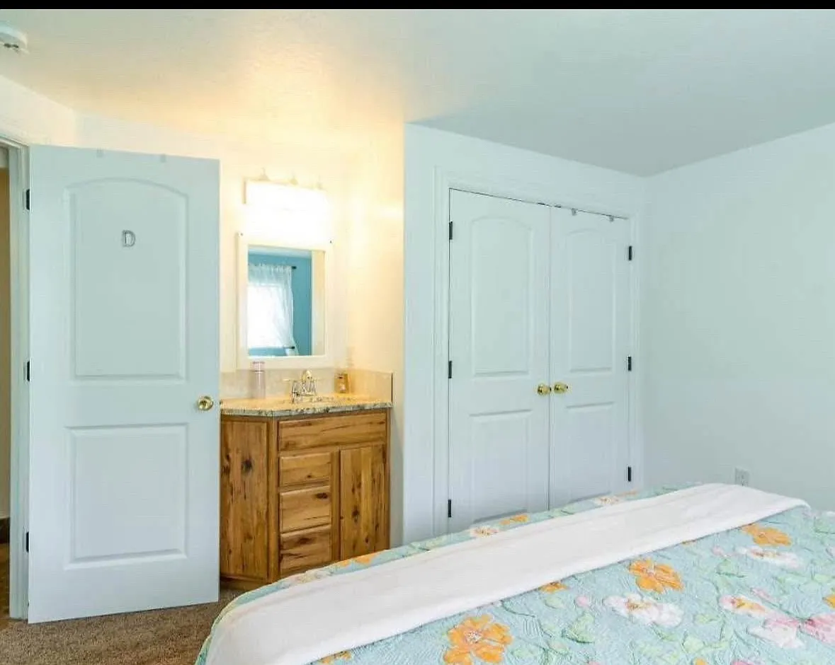 236 S Aileen Way — Photo 4