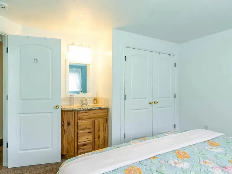 236 S Aileen Way #A — Photo 4