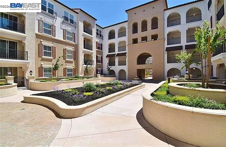 2 bed, 1386 sqft, $3,500 — Photo 2