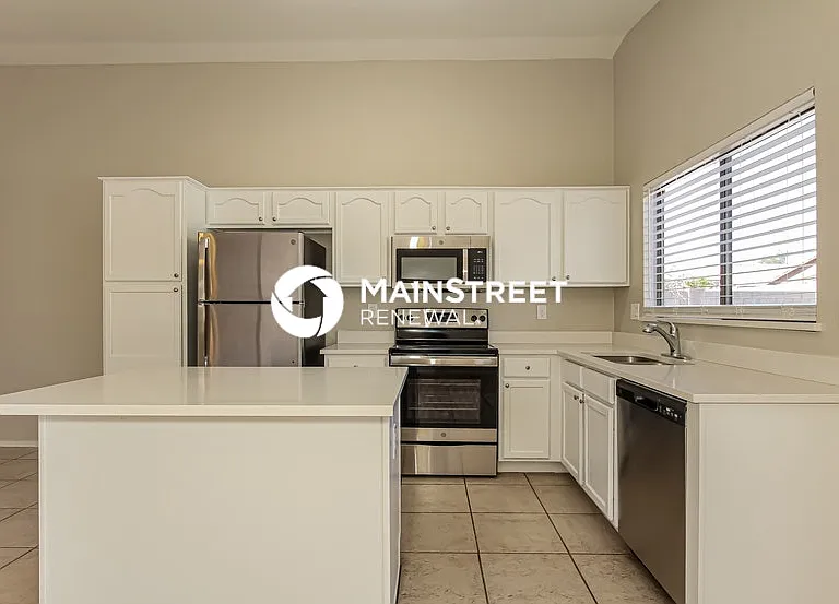 8818 W Loma Ln — Photo 6