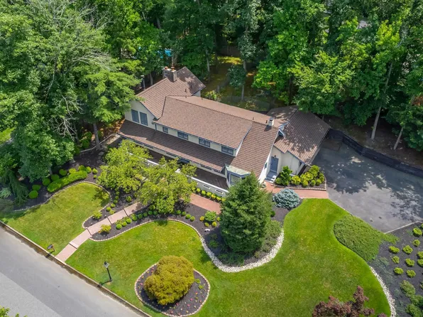 24 Partridge Ln, Cherry Hill, NJ 08003