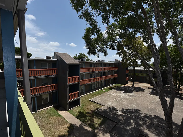 Mariposa Flats — Photo 2