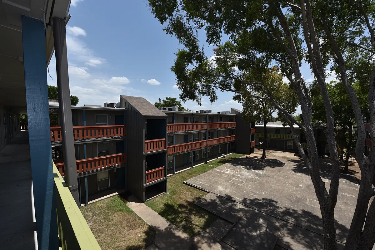 Building Photo - Mariposa Flats