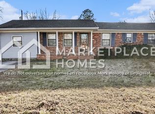 201 Larkwood Dr SW, Decatur, AL 35601