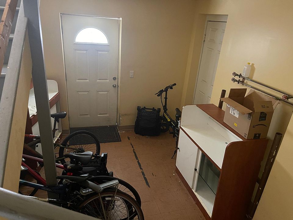 1st image of 1417 Jackson St Floor 3