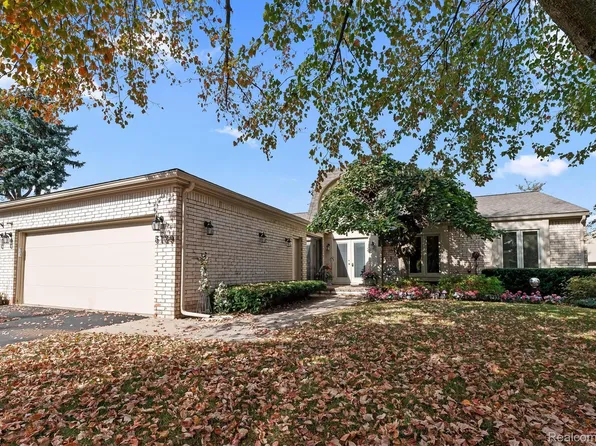 5129 Woodlands Ln, Bloomfield Hills, MI 48302