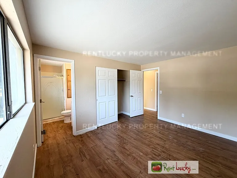 2516 S 284th St — Photo 16
