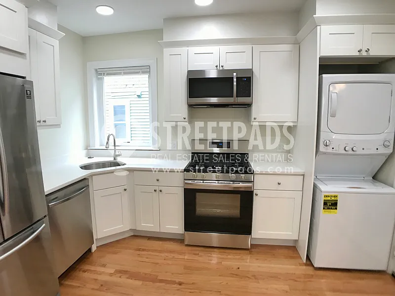 2 bed, 775 sqft, $3,450 — Photo 3