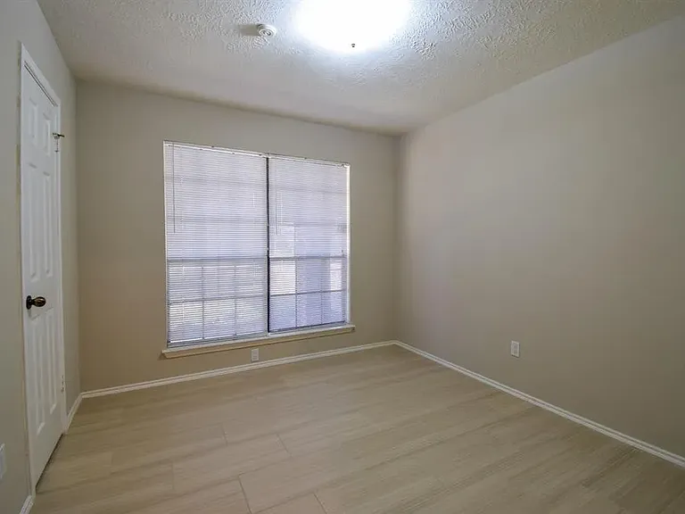 1326 Grand Falls Dr — Photo 10