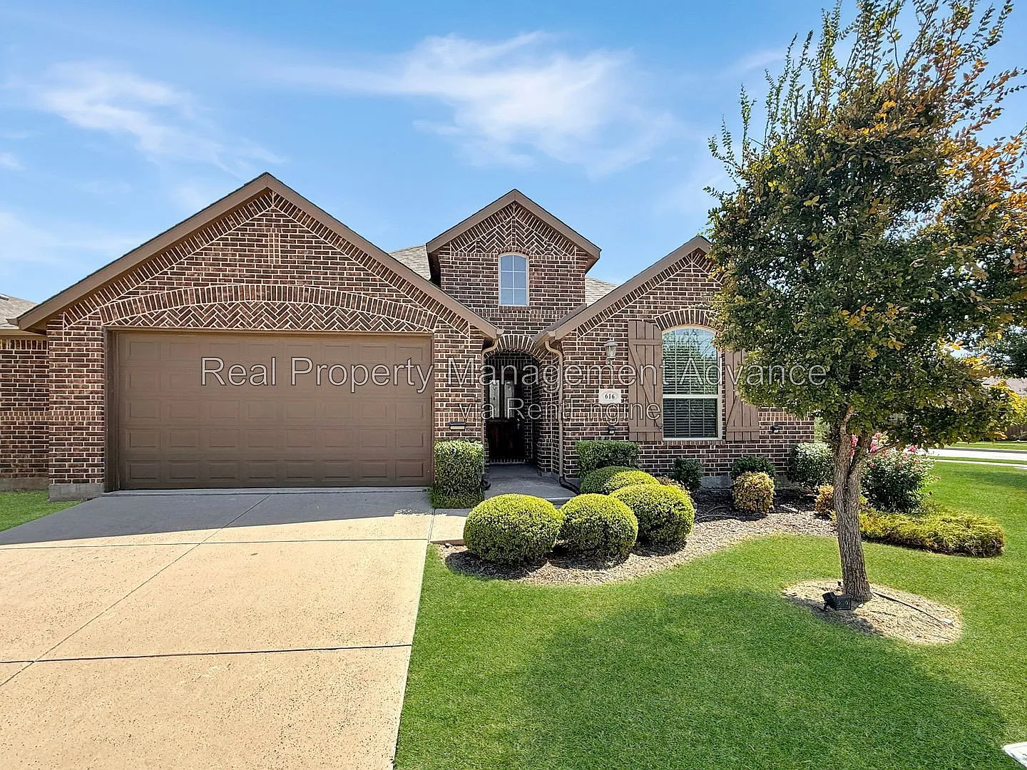 4 bed, 2.0 bath, 2212 sqft, $2,650 — Photo 1