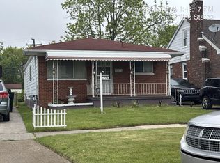 17731 Oakdale St, Roseville, MI 48066