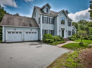18 Excalibur Dr, Sandown, NH 03873