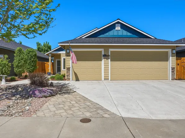 2933 NW Hemlock Ln, Redmond, OR 97756