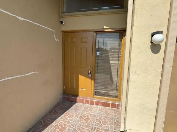 3046 W Missionwood Ln, Hollywood, FL 33025