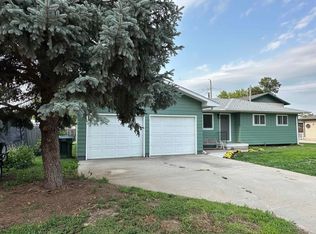 1316 E 33rd Dr, Kearney, NE 68847