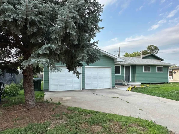 1316 E 33rd Dr, Kearney, NE 68847