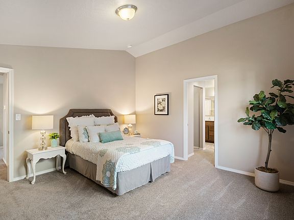 Edgewood - Main Bedroom 2