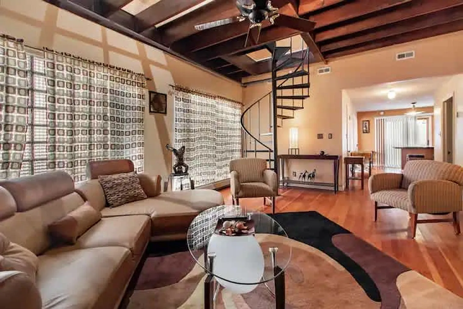 4 bed, 2.0 bath, 2195 sqft, $3,968 — Photo 3