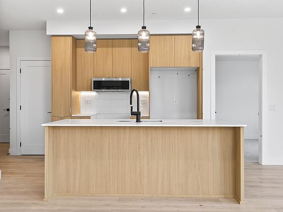 4th image of 46185 Thomas Rd #403