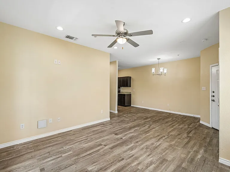 La Marquesa Apartments — Photo 20