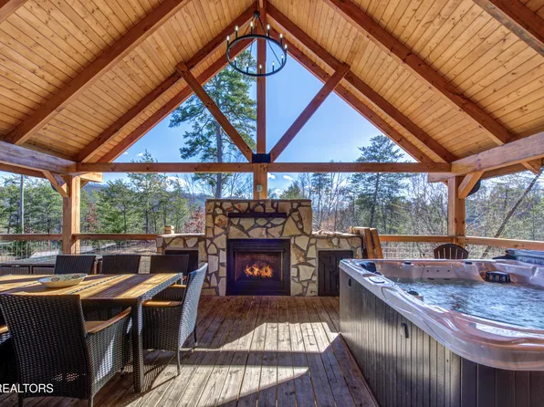1448 Red Cedar Ln, Sevierville, TN 37876