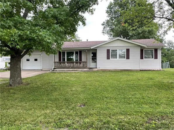 205 N Hickory St, Maysville, MO 64469