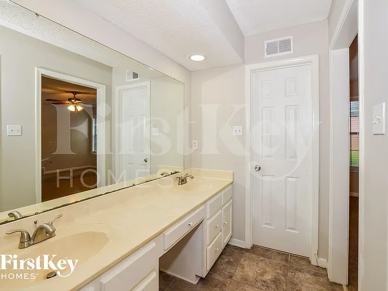 4619 Leash Ln — Photo 13