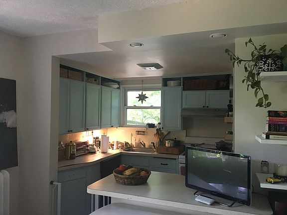 3rd image of 324 Claremont Ave APT 4