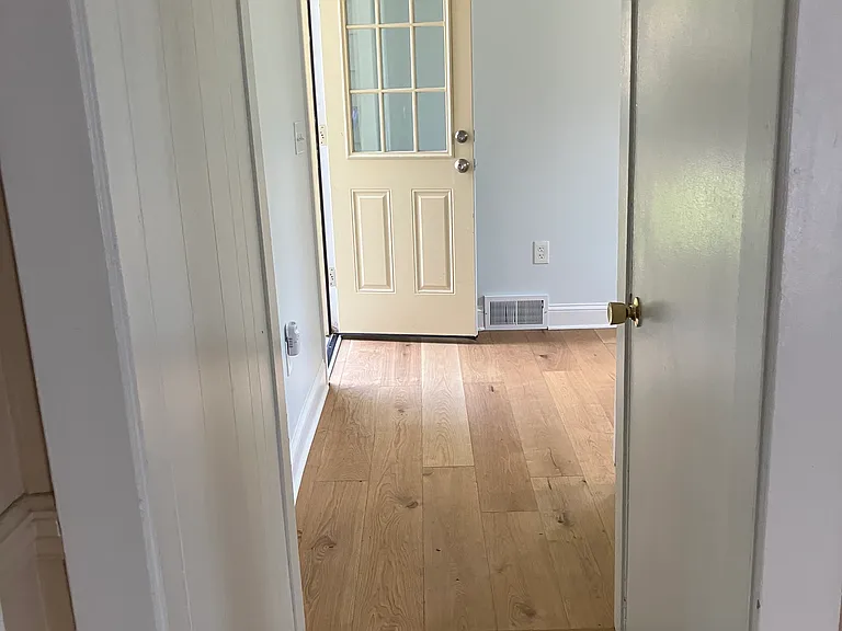 301 Bassett Rd — Photo 14
