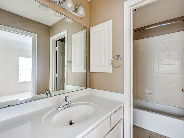 8701 Mandevilla Dr — Photo 24