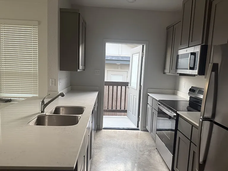2306 Ocean Ave #A — Photo 8