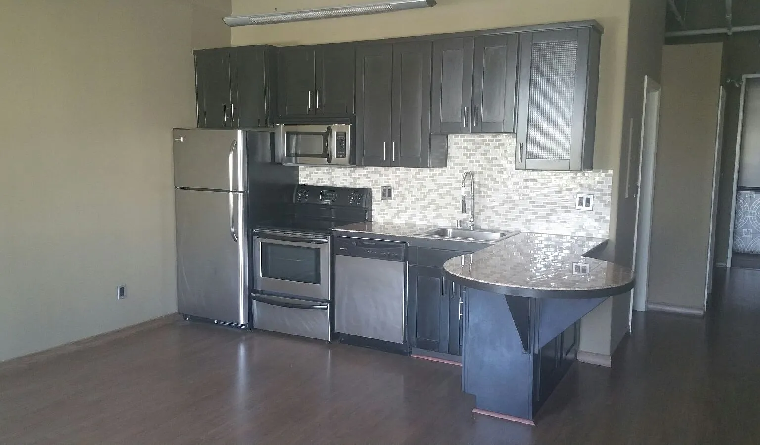 1 bed, 700 sqft, $1,950 — Photo 2