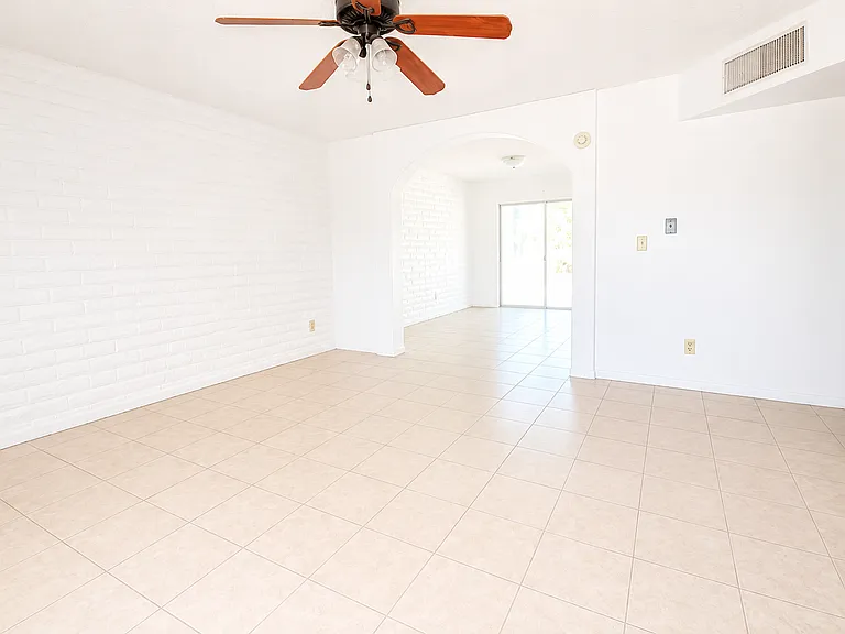 9210 W Bruce St — Photo 6