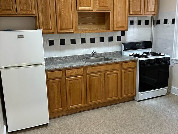 2nd image of 45-28 42nd St #2C