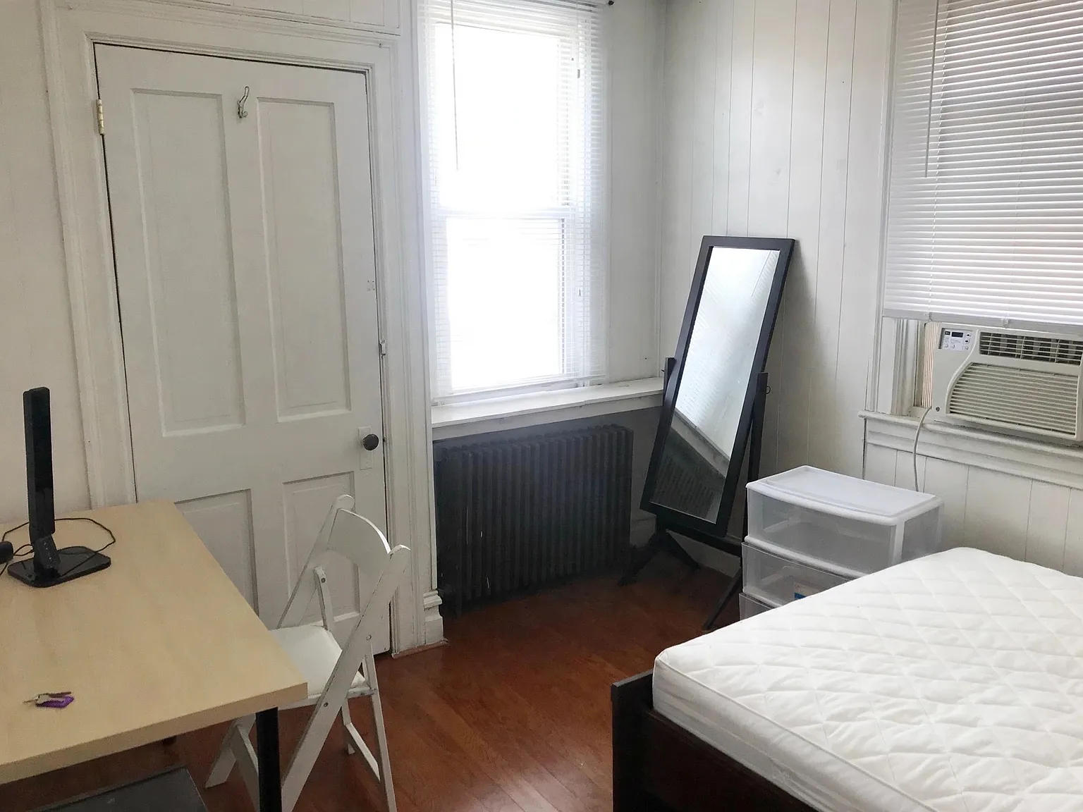4 bed, 2009 sqft, $450 — Photo 2