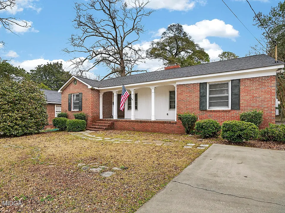 3057 Ridge Ave