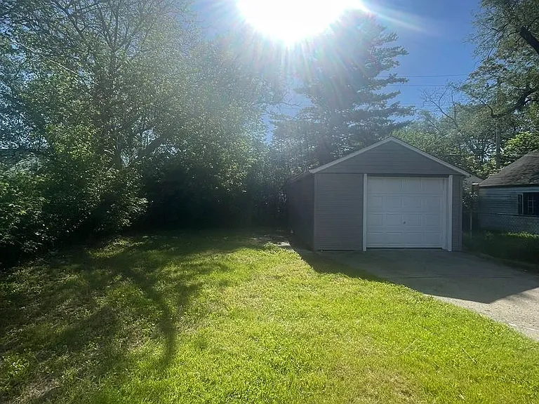 14570 Cherrylawn St — Photo 20