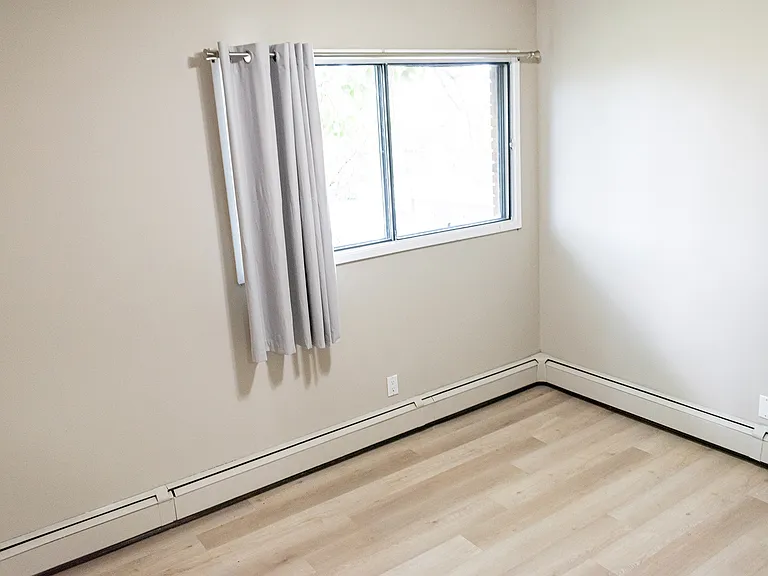 2416 14a St SW — Photo 11
