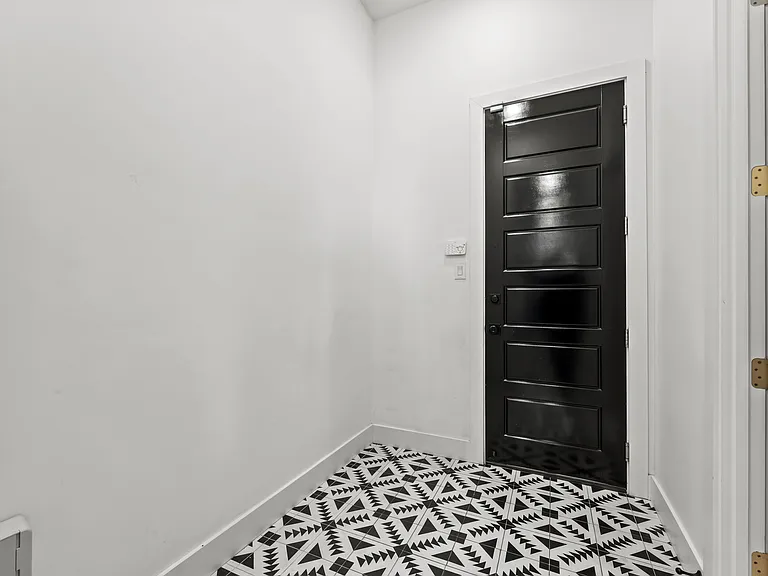 6109 Morningside Ave — Photo 2