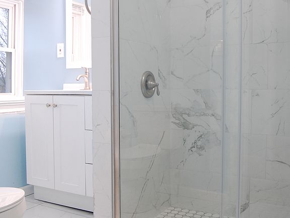 5th image of 140 Stratford Ave #6