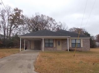 36 Putt Dr, Grenada, MS 38901
