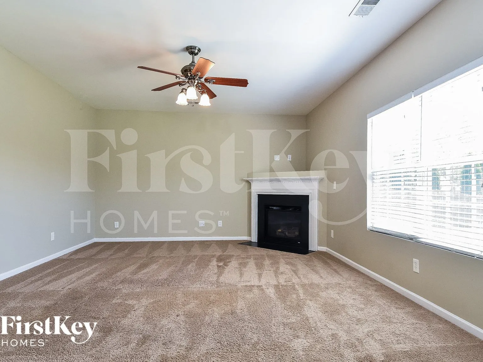 4 bed, 2.5 bath, 2310 sqft, $2,515 — Photo 2