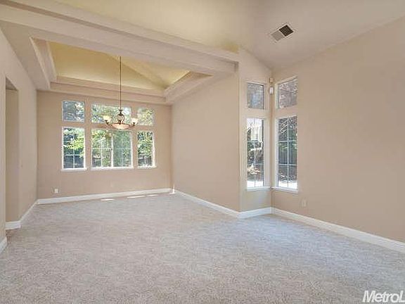 3rd image of 121 Keller Cir