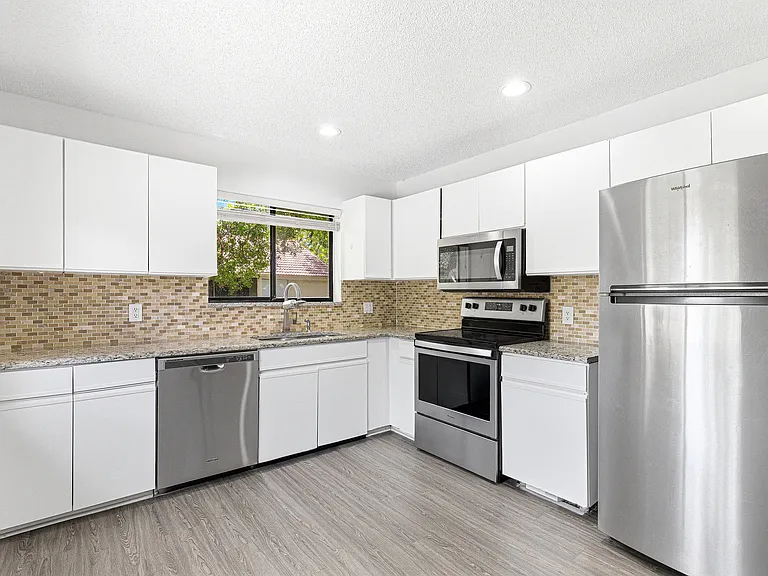 5530 Coach House Cir — Photo 9