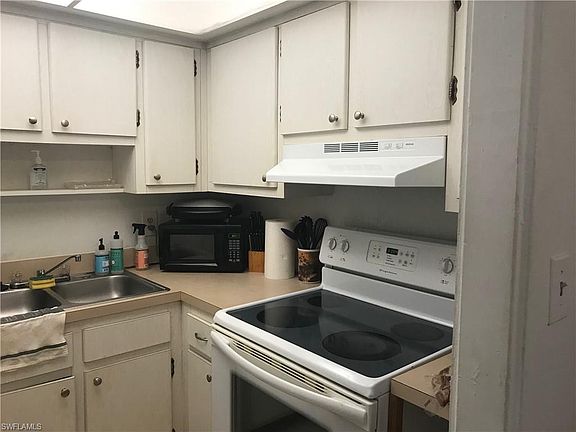 2nd image of 1830 Maravilla Ave